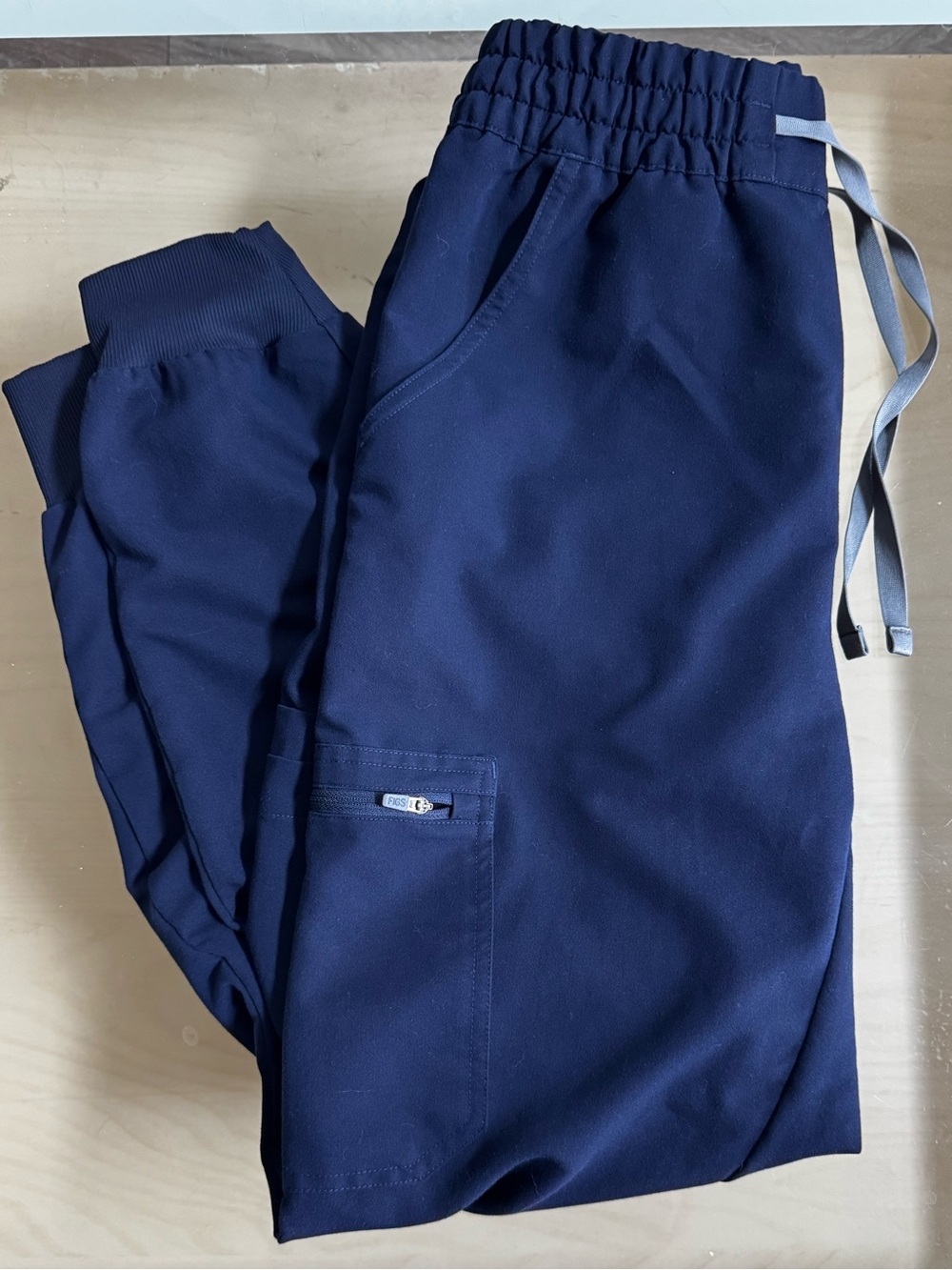Figs S navy high waisted man relaxed jogger